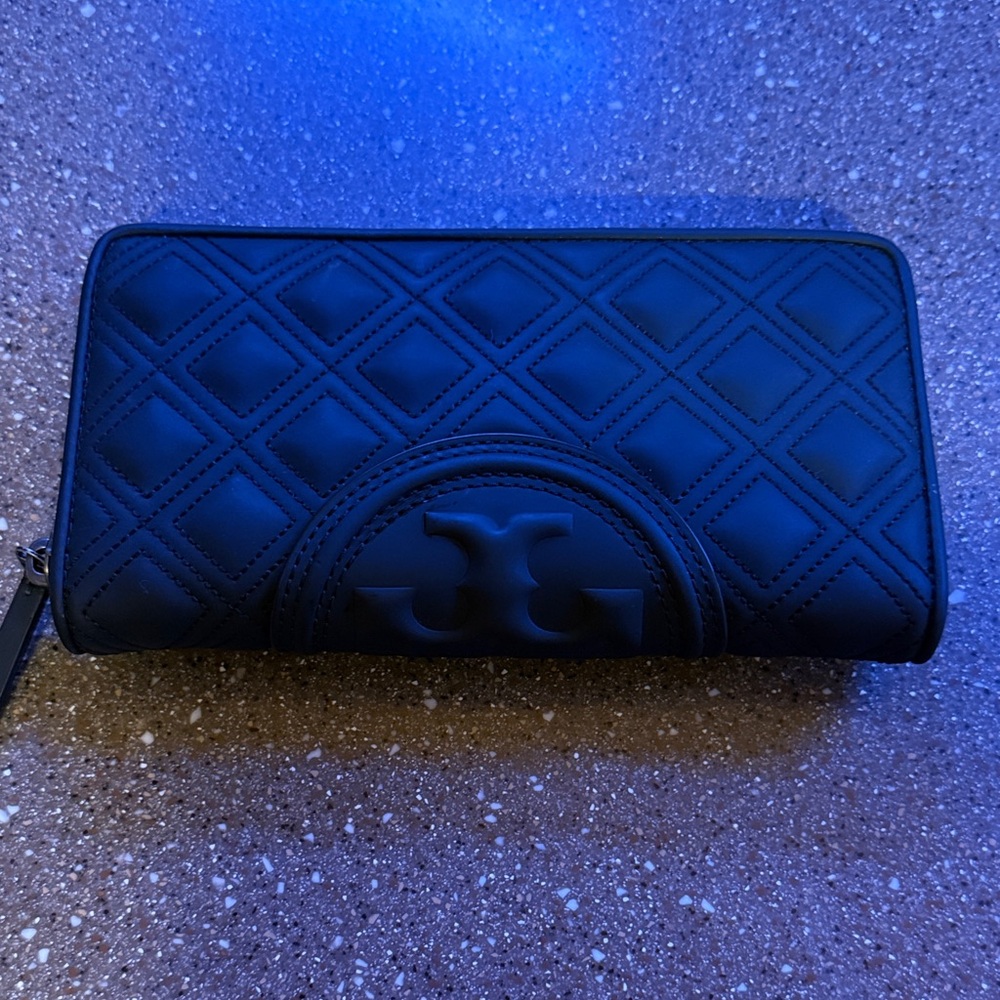 Tory Burch quilted wallet